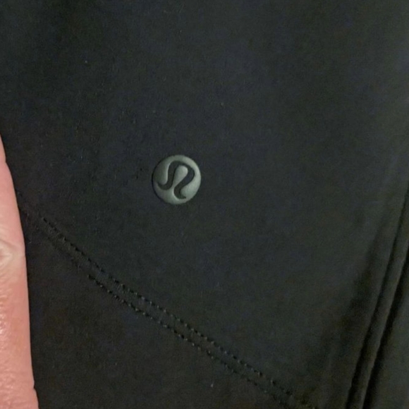 Lululemon Re-Form Vest size 6 - Picture 5 of 9